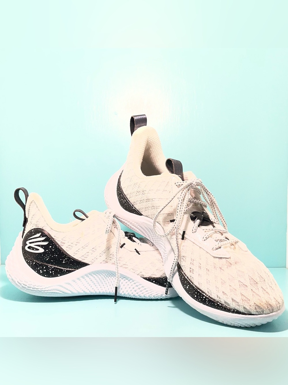 Under Armour Curry Flow 10 Men's Size 10.5 Black/White Knit Basketball Sneakers
